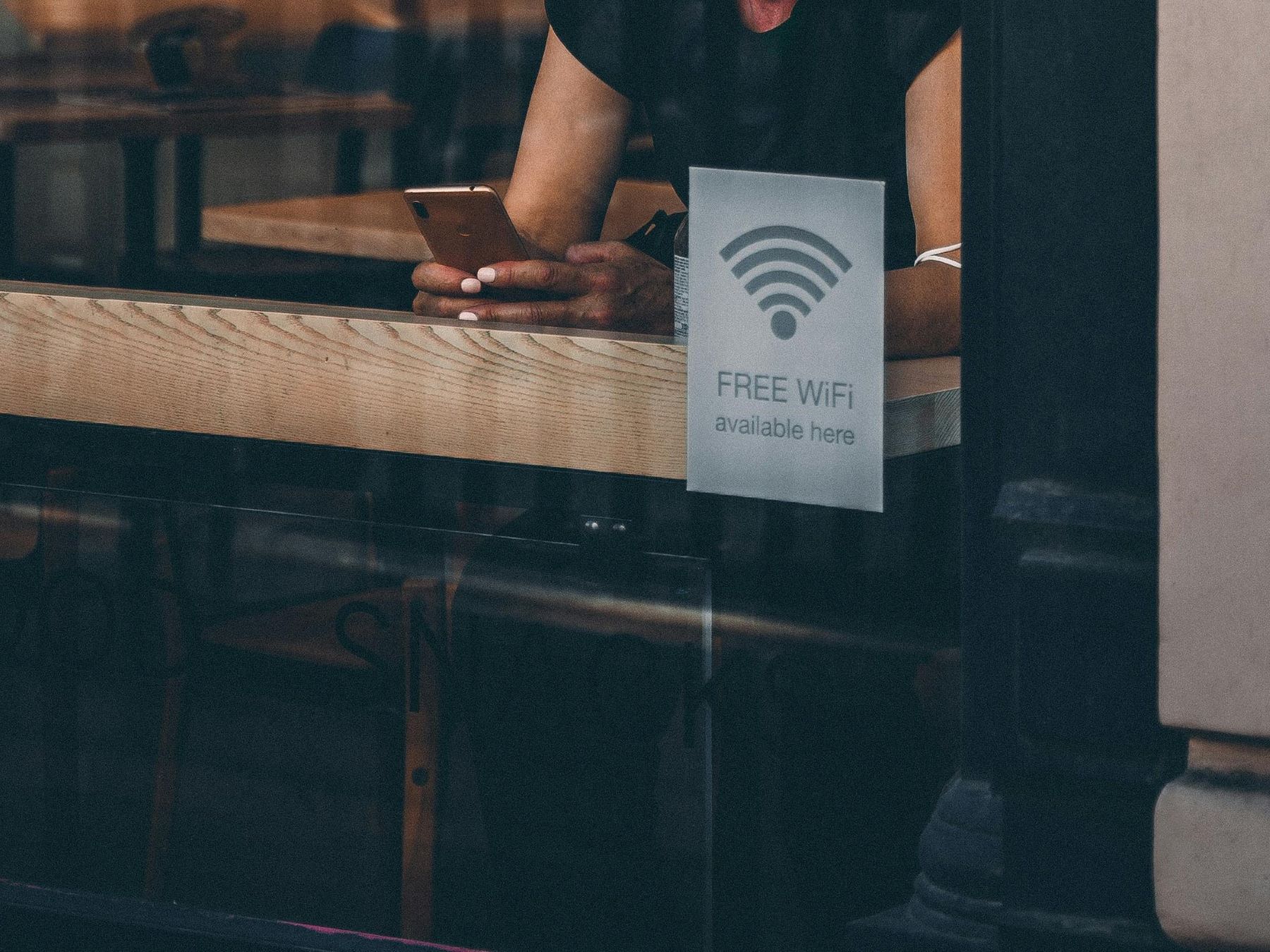 risk of public wi-fi