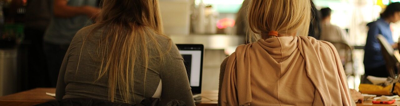 women on tablet at a coffee shop
